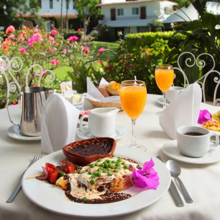 Hotel Posada Quinta Las Flores Отели в г. Куэрнавака