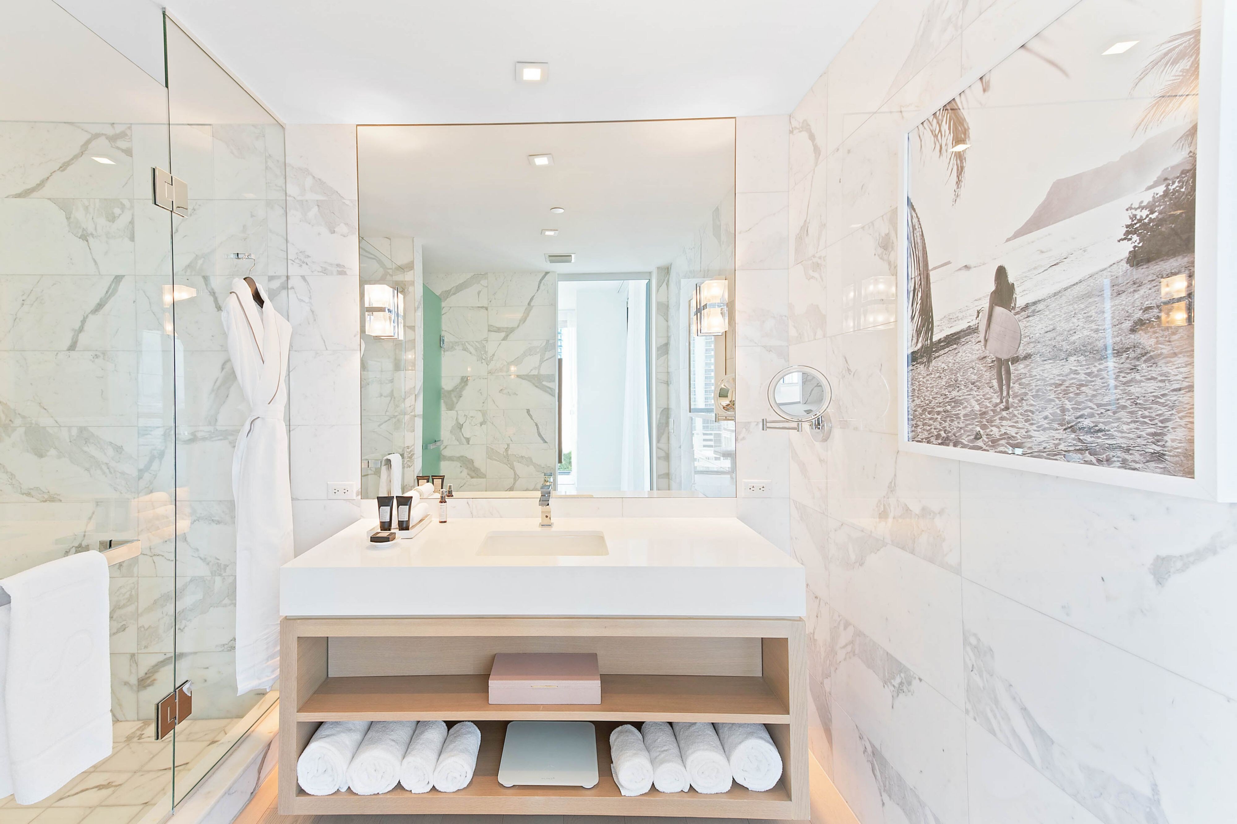 奢华海滨3.5卧室套房，高楼层，阳台