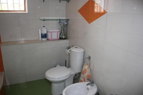 带私人外部浴室的三人房