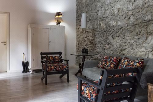 带阳台的小型套房