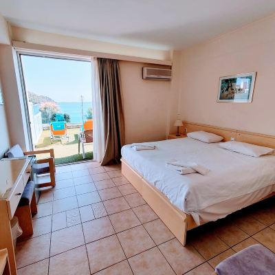 Classic Double or Twin Room, Sea View (with Private Garden)