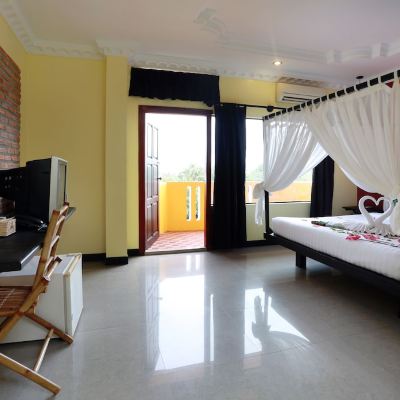 Deluxe Double Room with Balcony and Pool View