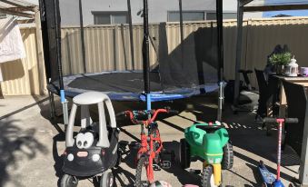 3 Bedrooms Holiday Home Near Sydney Airport - Housity