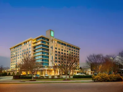 Embassy Suites by Hilton Hampton Convention Center Hotel di 