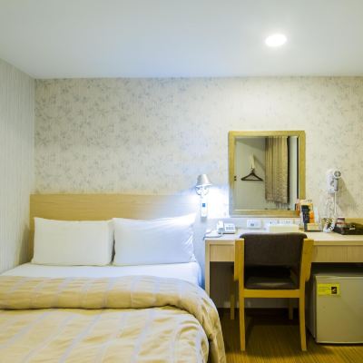 精緻大床房 高雄三多旅店優惠