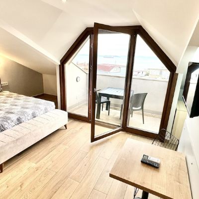 DELUXE APART SEA WIEW WITH BALCONY