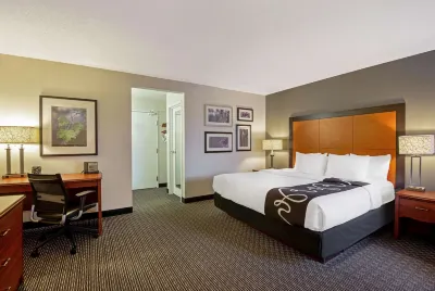 La Quinta Inn & Suites by Wyndham Harrisburg Airport Hershey Hotels in 