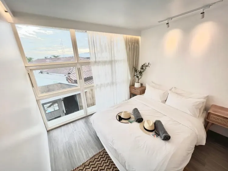 Private Deluxe Double (with Single)