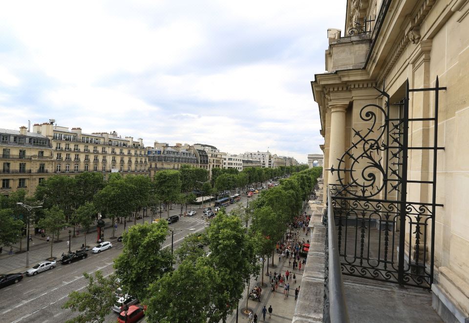 Fraser Suites le Claridge Champs-ElyséesOne Bedroom Executive Suite- Champs Elysees View
