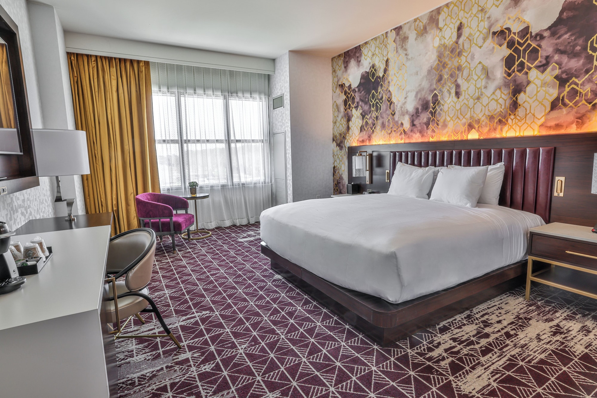 豪华房间，1张特大床，吸烟，塔楼 （北塔楼）