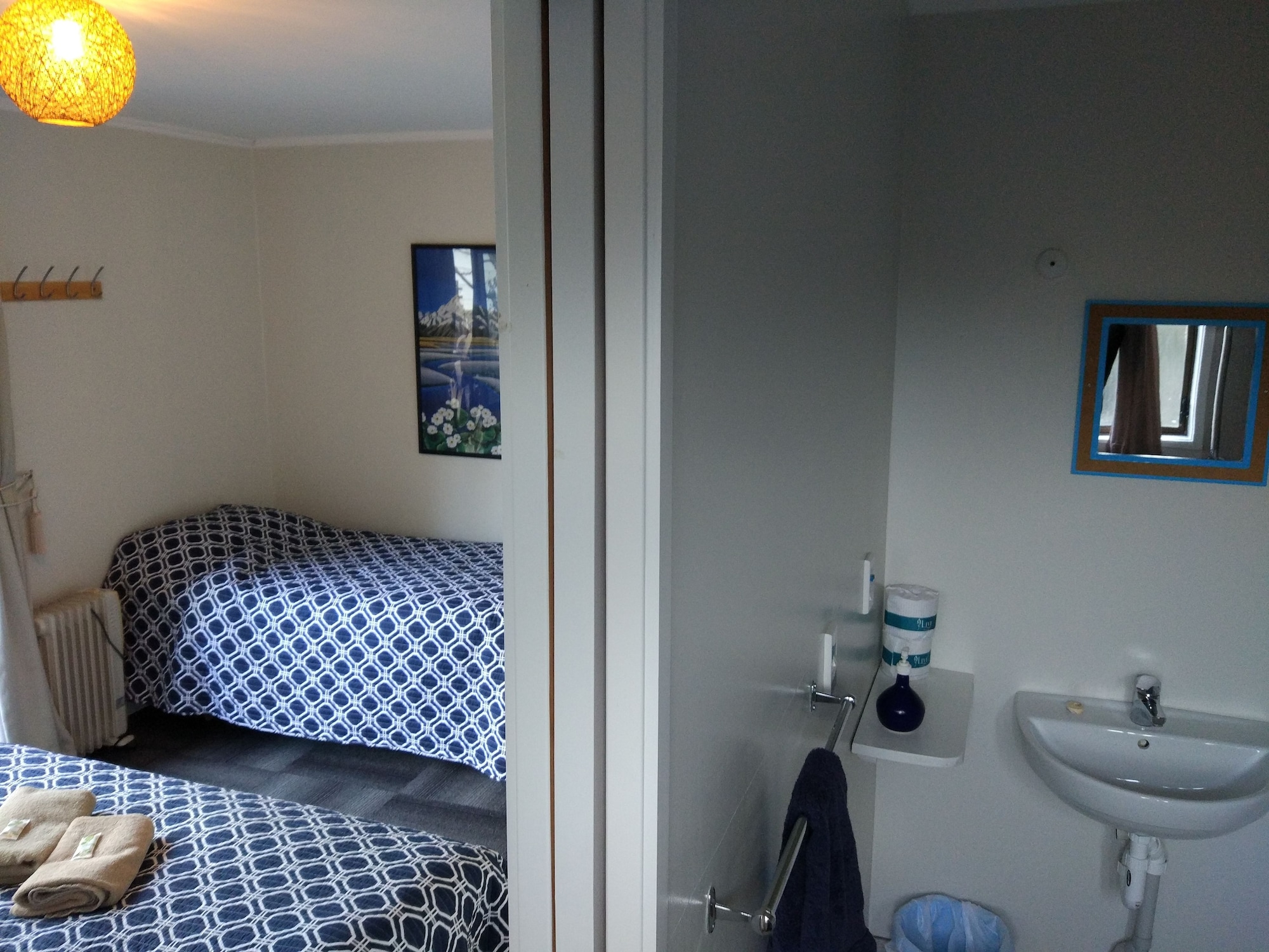 大床间 - 带连接浴室