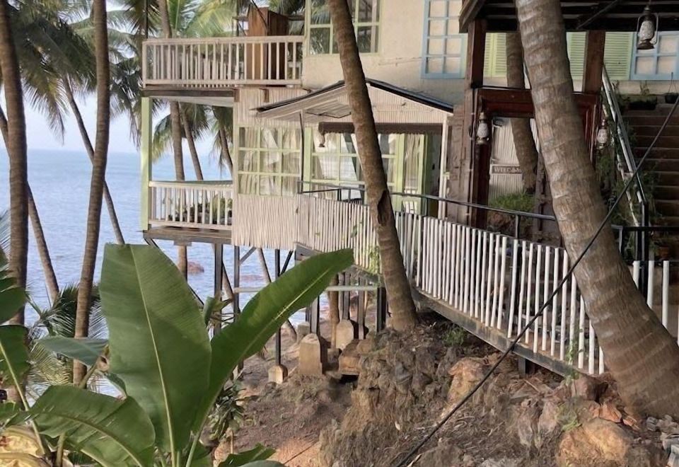 Belantara Beach Front - Housity