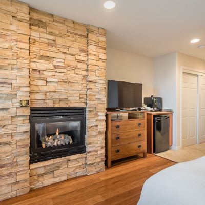 Deluxe King Room with Ocean View and Patio Moonstone Landing Promo Code