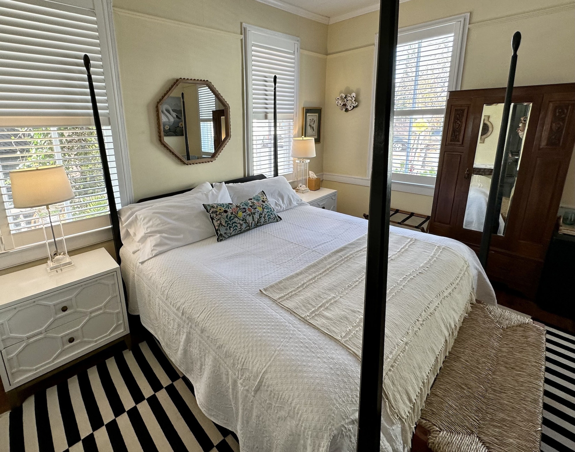 Magnolia 房。特大床，带按摩浴缸的套间