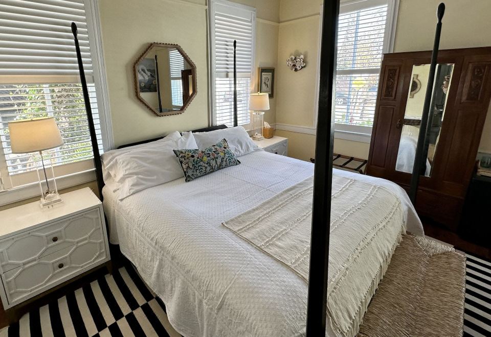 Magnolia 房。特大床，带按摩浴缸的套间