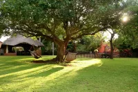 Selati 103 Guest Cottages Hotele w: 