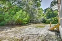Crescent City Home w/ Charcoal Grill: Near 3 Lakes