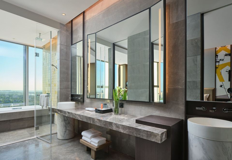 Crowne Plaza QidongPresidential Suite