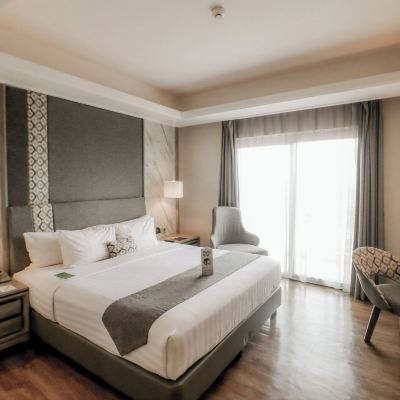 Deluxe King Room Solia Zigna Laweyan Promo Code