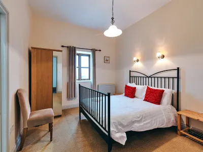 Luxury Retreat in UK with Pool & Tennis Court Hotels in 