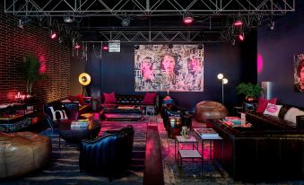 MOXY Minneapolis Uptown - Housity