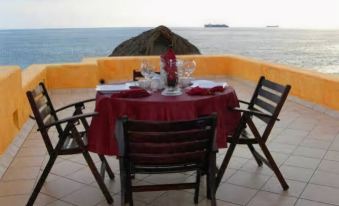 Hotelito Manzanillo Inn - Housity