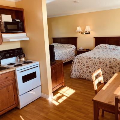 Standard Cabin, 2 Queen Beds, Kitchen, City View The Cavendish Motel Promo Code