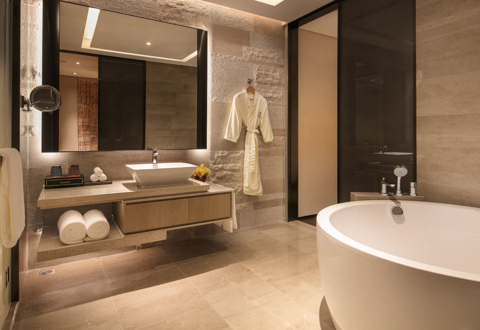 高级海湾景观超大床（一线海景度假圆浴缸）