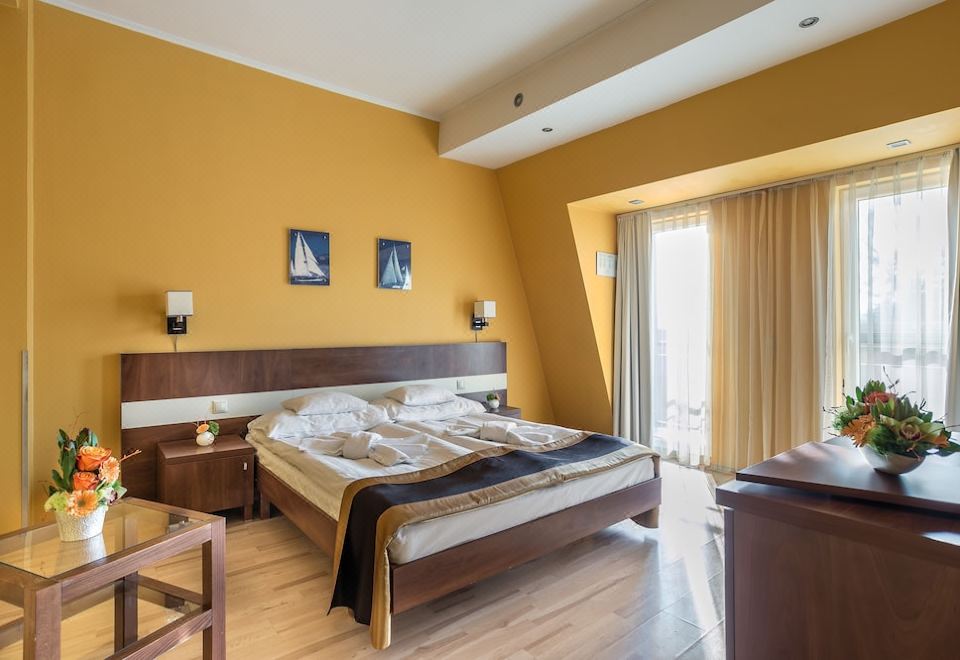 標準雙人房或雙床房， 1 間卧室， 陽台， 河景