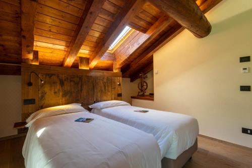 带山景的双人间