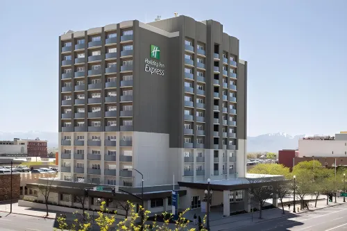 Holiday Inn Express & Suites REDDING by IHG