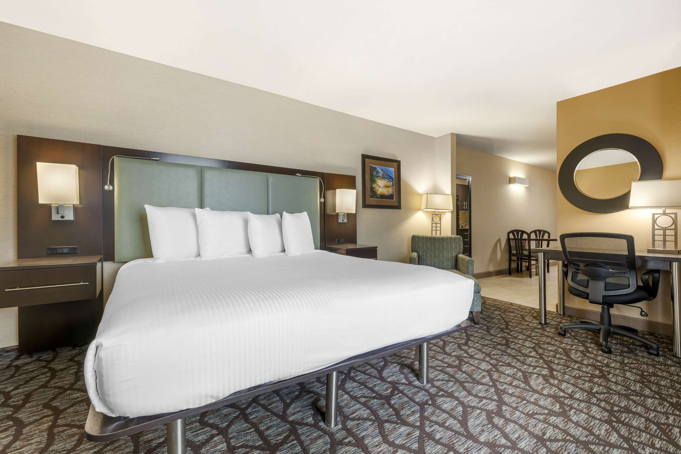 行动无障碍特大床房带浴缸和厨房