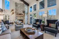 Laurelwood Condominiums