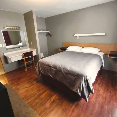 Executive Suite, 1 Bedroom, Non Smoking, Kitchen Stars Inn & Suites Building B Promo Code