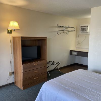 Single Room with Pool Access Sunset Motel Promo Code