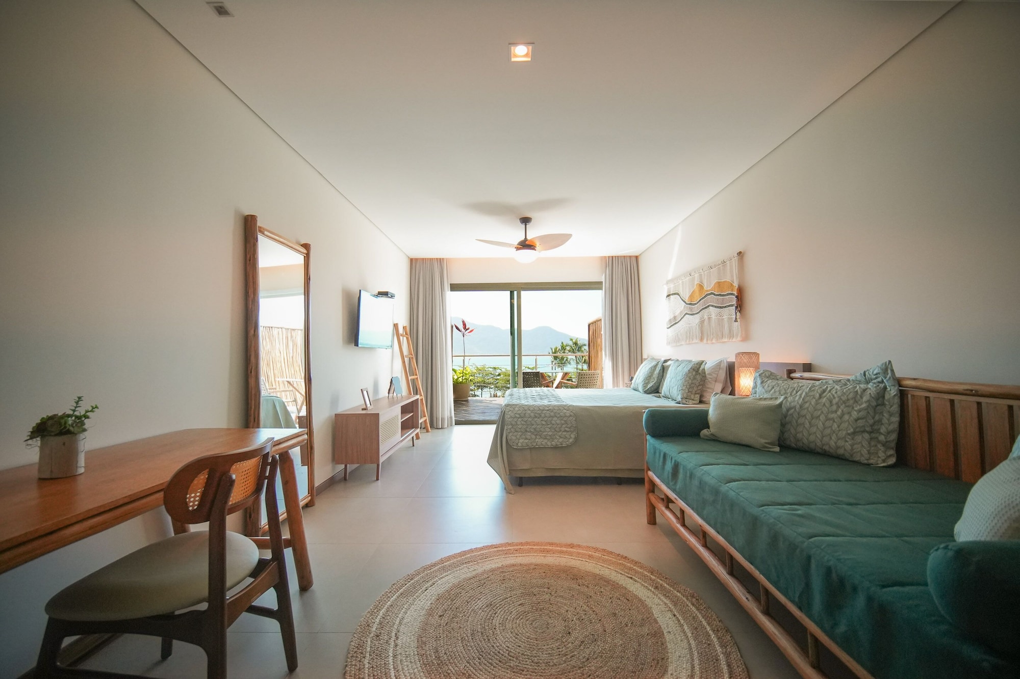 海景高级三人房