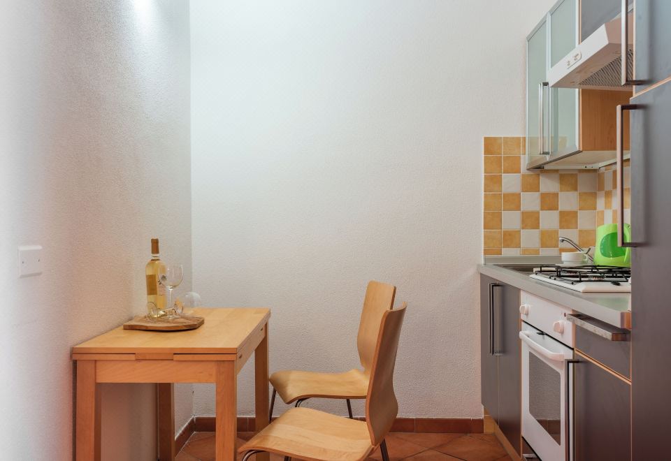 公寓， 多间卧室， 阳台