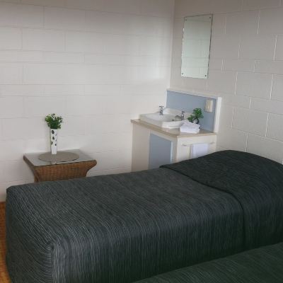 1 Bedroom Family Unit 10 Redwood Lodge Motel Promo Code
