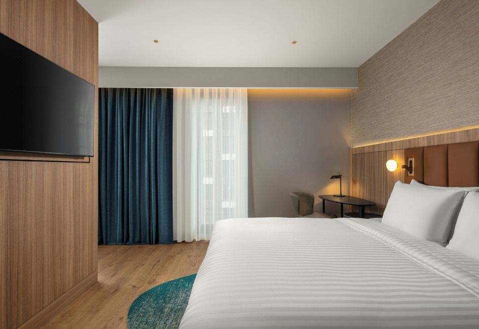 城景豪华特大床房