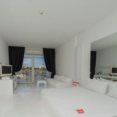 Deluxe Room with City View Hotel SU & Aqualand Promo Code