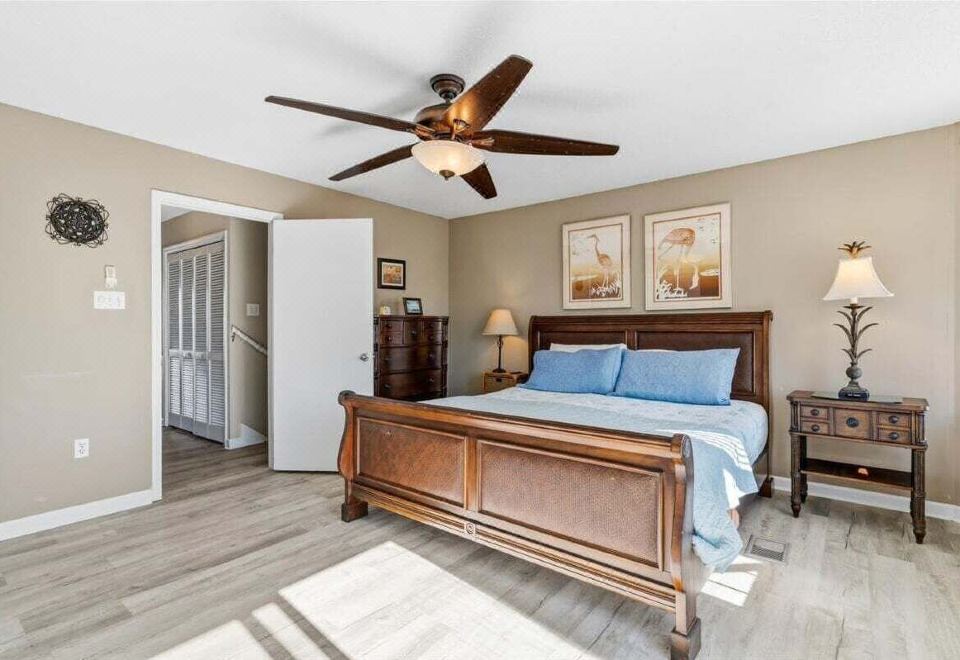 两卧室联排别墅