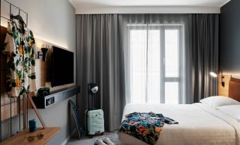 Moxy Milton Keynes - Housity