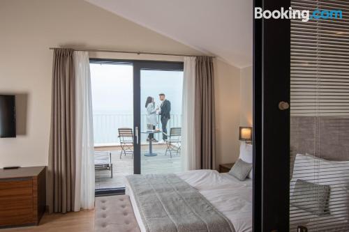 带露台并享有海景的小型套房