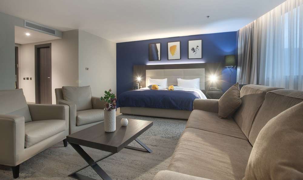 voco PODGORICA by IHG一卧室特大床套房