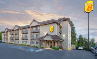 Super 8 by Wyndham Springfield/Eugene