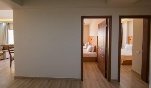 带城景的双卧室公寓