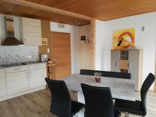 带阳台和露台的双卧室公寓