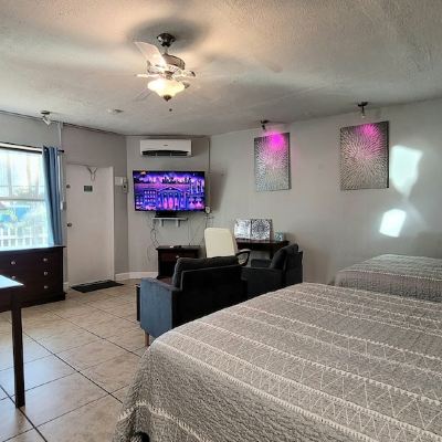 Family Room, 2 Queen Beds, Non Smoking, Refrigerator & Microwave