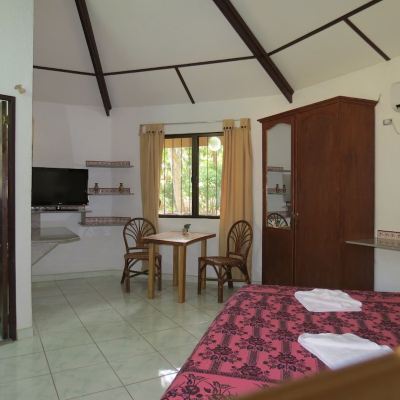 Deluxe Bungalow, 1 King Bed, Kitchenette, Garden Area