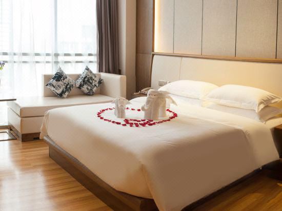 Queen Room With View